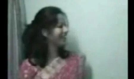 Noge u mrežastim porno movie mom and son čarapama zavode mišićavog tipa