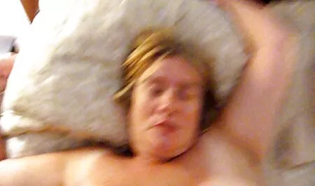 Plavokosa hannah pokazuje svoju lijepu video porno mom sesiju