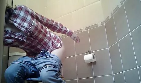 Debela žena s velikim grudima i sočnim bradavicama prste po članu video porno mom svog dečka