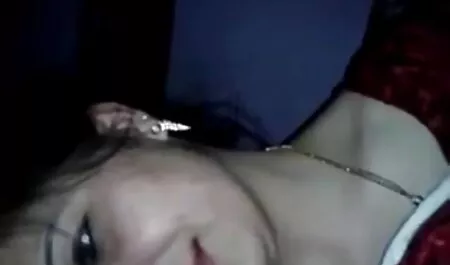 Gay leži poput kuje i oplakuje dok mu mom porno films je kurac sisan