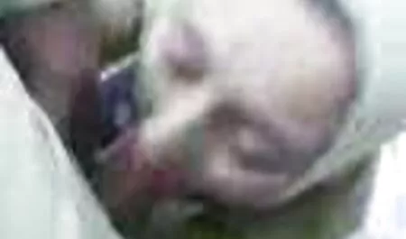 Telefonski poziv neće prekinuti njezin prekrasan video porno mom blowjob