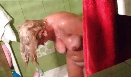 Dvije plavuše odlučile su mom porno classic se zabaviti