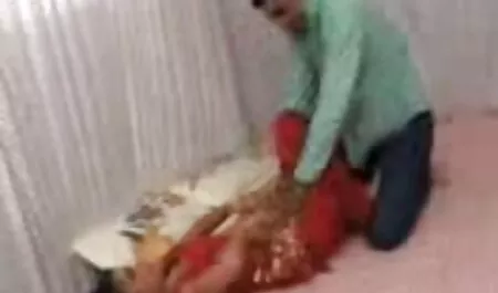 Tip porno son forced mom je jebao dvije mlade plavuše odjednom