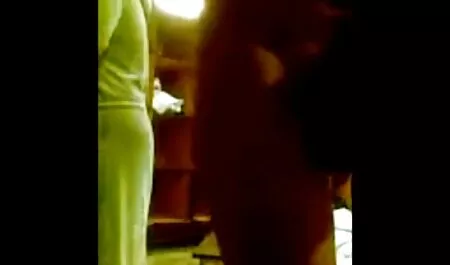 Pigtailed kučka pokazala je porno mom and son in hotel svoju sočnu pičku