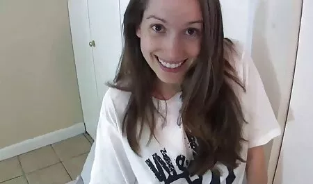 Lijepa brineta film mom porno dobiva guzu