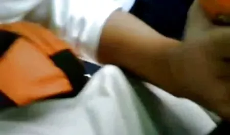 Poželjno smeće se ne smiruje i porno mom classic miluje macu