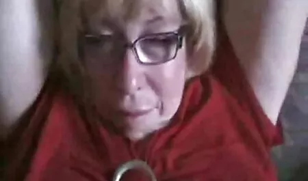 Nauljena prsata plavuša se zajebava i sisa dugačak porno with mam kurac