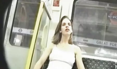 Djevojčica masturbira prstima ispred kamere porno mam hd
