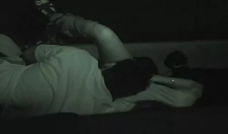 Požudna, crvenokosa drolja sisa i masturbira u automobilu sexfilm mom