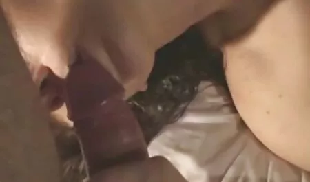 Plavuša u baru igra se sa porno hotel mom svojom pičkicom