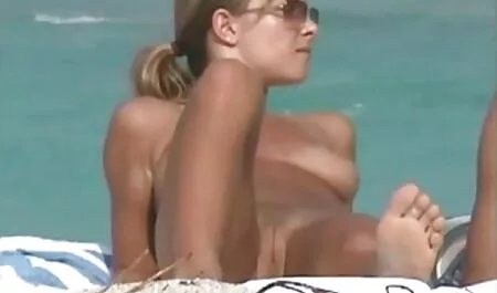 Mlada plavuša liže pičku i guzicu za svoju kuju porno with mam