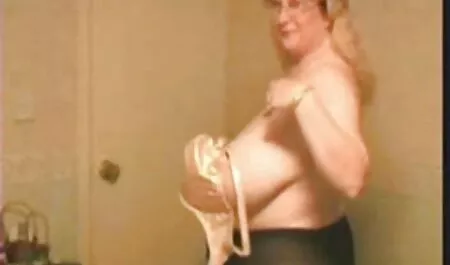 Momka je zaveo s okruglim porno mam film dupetom