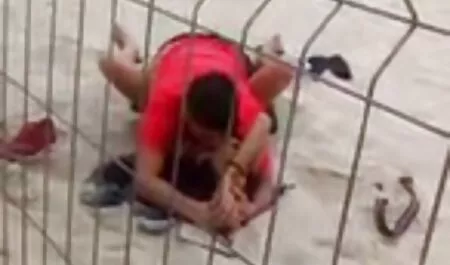 Mlada majka dosadila je usamljenost. Dok ne dođe susjed video porno mo