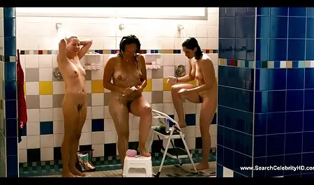 Lijepa i zapanjujuća djevojka s velikim zadovoljstvom pruža pušku svom ljubavniku, nježno ližući crvenkastu hd mam porno lupkajuću glavu