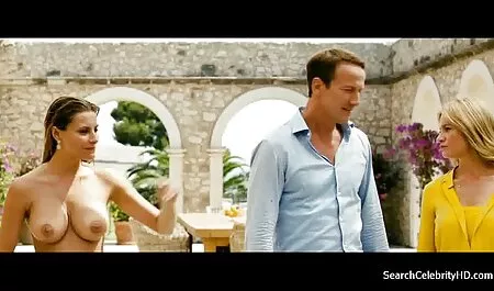 Penelope je namazala svoje ogromne sise u kuhinji i jebala se gustim gumenim kurac porno mom teach sex