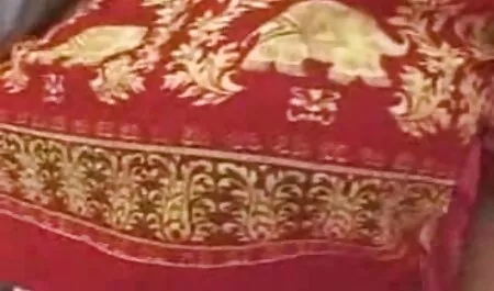Slatki porno with mam momak jebe mladu djevojku u kafiću s posjetiteljima