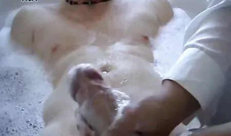 Prsata pornofilm mom ljepotica glamurozno daje blowjob