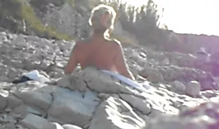 Cutie je mam porno son svoju pičku stavila pod mlaz vode