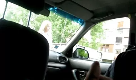 Tijekom seksa za masažu seksa, maserka pokupi člana klijenta i masturbira ga, vješto sisa, ona radi s ustima za 100, na kraju on završava njenu film porno mom son pičku