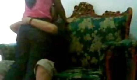 Seksi čokolada amateur mom porno sa svojom bijelom djevojkom jebe vrućeg muškarca, oplakivali su se i prskali na njegov penis