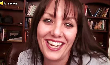 Tip je uhvatio slučaj i jebao seksi mamu porno mam film
