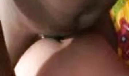 Nježne miline dva simpatična porno mom soon pilića koji žele nježnost