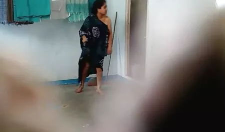 Mama je mam porno film uhvatila crvenokosu kćer kako jebe očuha