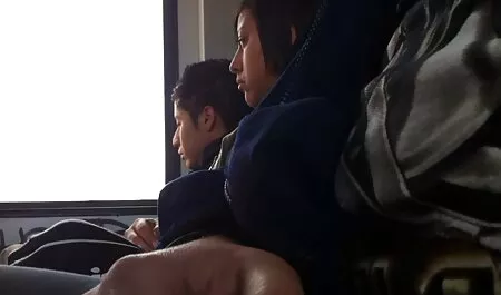 Mlada vlasnica ne može odoljeti prljavoj mom porno movie dadilji i odluči je pojebati dok nikoga nema kod kuće. Dadilja se dugo slomila, ali na kraju se dala za njega na krevetu u spavaćoj sobi