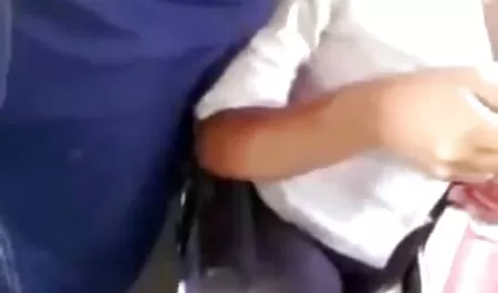 Vruća plavuša zadirkuje strastveno classic mom son porno svoju pičku na krevetu