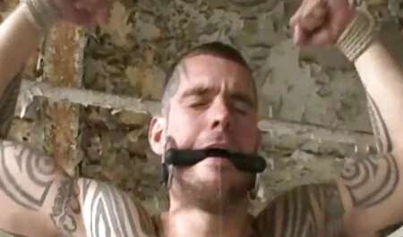 Postoji porn film son samo jedan način da otkrijete čije su rupe elastičnije, morate se okupiti i dogovoriti seksualnu bitku