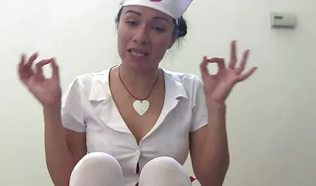 Crvenokosa Emma Evins s dlakavom amateur mom porno pičkom ima seks s momkom