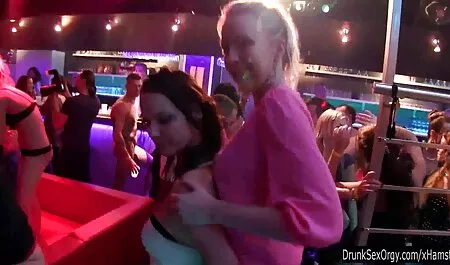 Vruća plavuša dobiva kurac u mokroj porno mom end son pički