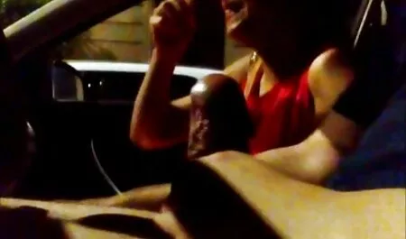 Maser je pozvao ruskog pacijenta u ured. Polako se razrezala, skinula gaćice i grudnjak, legla na stol. Počeo je raditi erotsku masažu leđa, vagine i mom porno classic prsa vibratorom