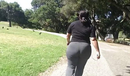 Jebao ju film porno mom son je bez preambule, okrenuo se ovako i onako, i toliko se ukusio da je završio ravno u pičku!