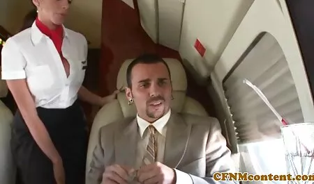 Jane s dugim nogama usisava porno tube son kurac u kupaonici