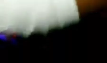Dečki jebe djevojku na video porno mom haubu automobila
