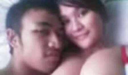 Mladi crvenokosi video porno mom dani daniels peče kruh i masturbira macu