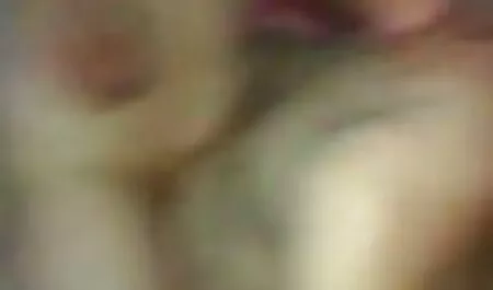 Prekrasna djevojka movie porno mom zna kako pružiti zadovoljstvo ne samo svojom mokrom, ružičastom pičkicom i okruglom guzom, već i vitkim nogama s lijepim stopalima