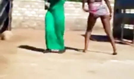 Gay brutalno trza svoj porno mom end son penis i stavlja prst u svoju točku