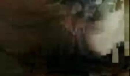 Mladu japansku djevojku s velikim sisama porno mami son jebu na krevetu dva nezasitna muškarca