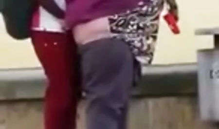Trahnuv njezin prsata kuja crnjo ispunjava lice sa spermom koja mom porno classic drolja s velikim zadovoljstvom liže skinuo