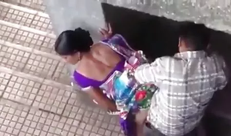 Prilična video porno mo plavuša miluje sebe vrlo ljuto