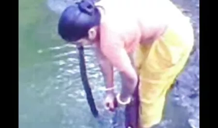 Mlada brineta sex porno film mom nježno usisava kurac