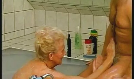 Dvojica vrućih mužjaka mlatila su mladu Japanku mom cinema porn dlakavom pičkom i snažno je jebali