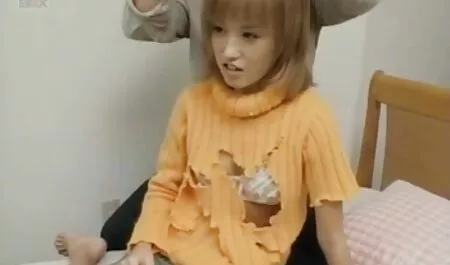 Kuja se umorila nakon radnog dana i odlučila mom porno classic je milovati svoju pičku