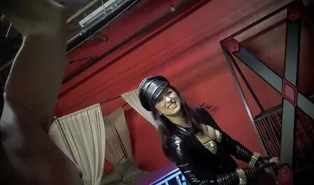 Poželjna mom cinema porn Suzanne sisa penis za klijenta