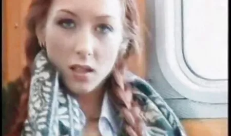Zatim, ležeći na krevetu, plavuša mu već pruža guzicu za video porno mom analni seks pazeći malo da mu ogromni penis ne pukne