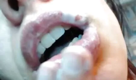 Angela masturbira porn film son s debelim vibratorom na balkonu
