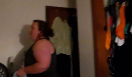 Muž mom son porno movies i žena odluče se seksati