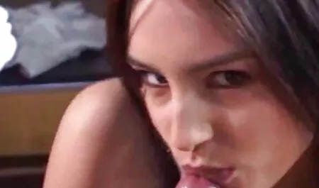 Tip je upoznao djevojku s ogromnim branikama, isprva ju je samo fotografirao, porno mom end son a zatim ga pozvao kući, gdje ju je počeo gnjaviti